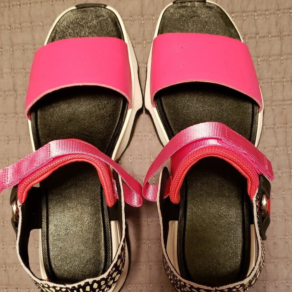 NWOT!!!! Sorel Women's Kinetic Impact Y Strap Sandal